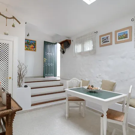 Estudio Tegoyo Apartment
